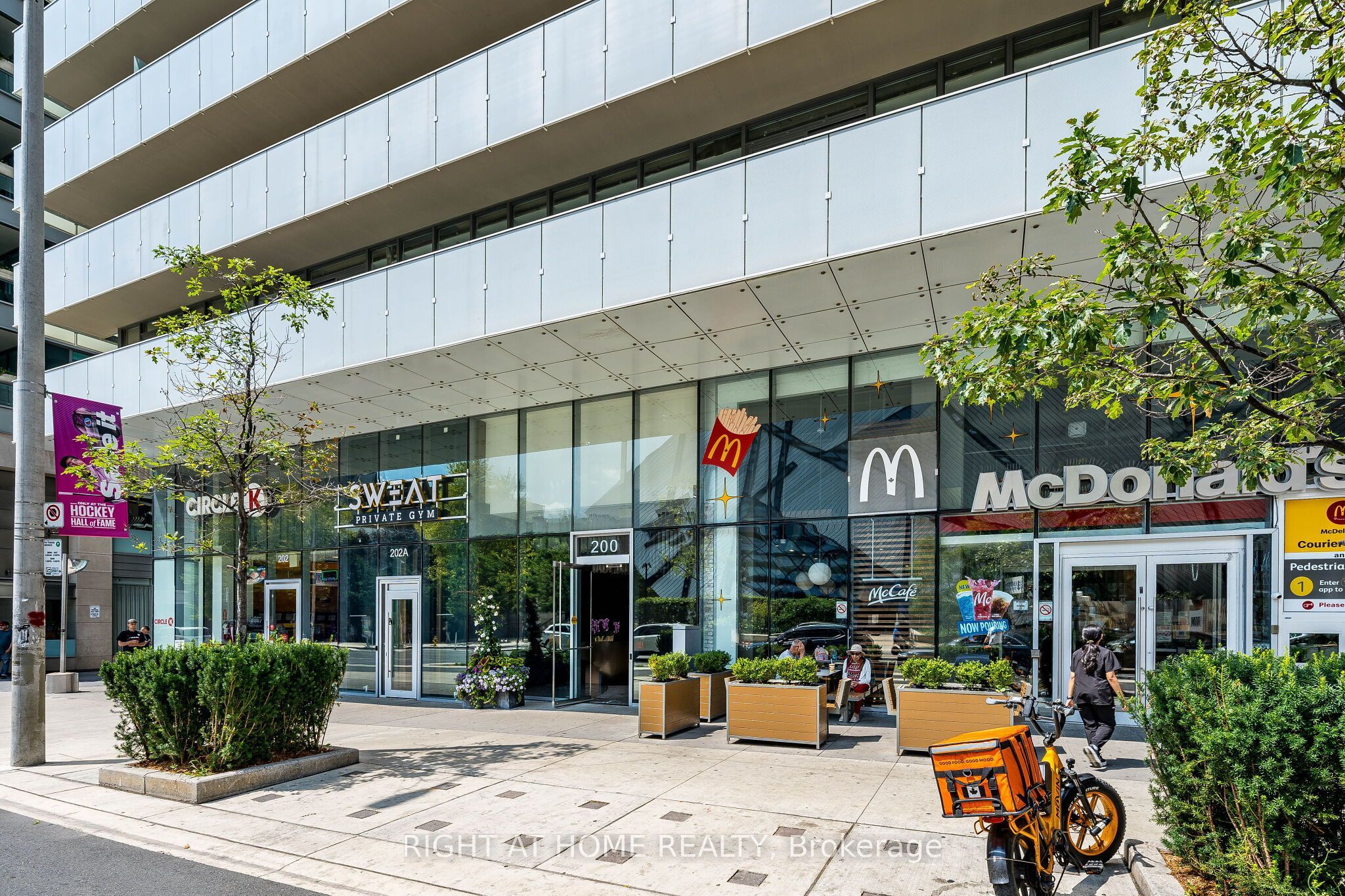 200 W Bloor Street W 1604, Toronto, ON M5S 0B1 photo 4
