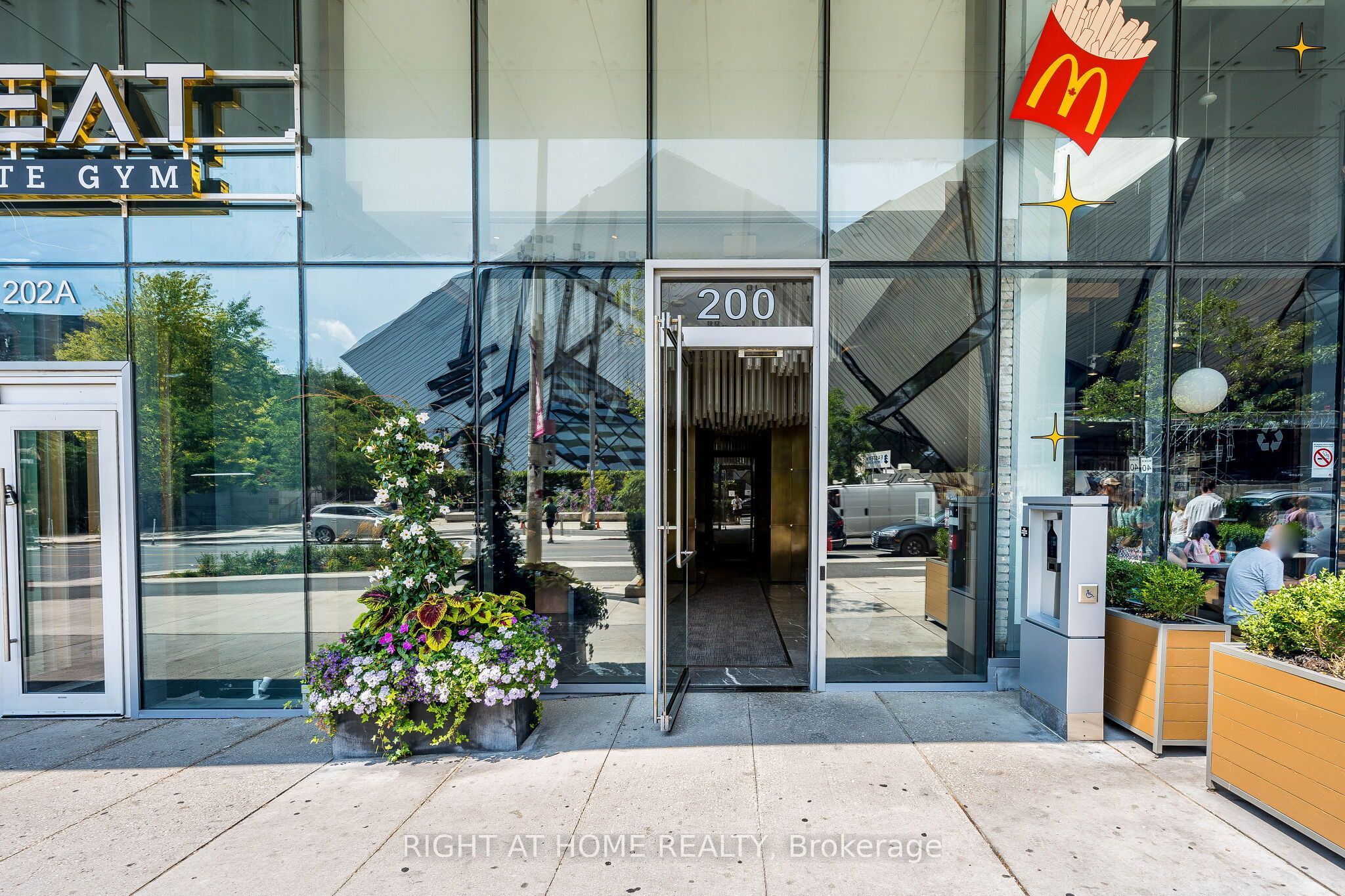 200 W Bloor Street W 1604, Toronto, ON M5S 0B1 photo 5