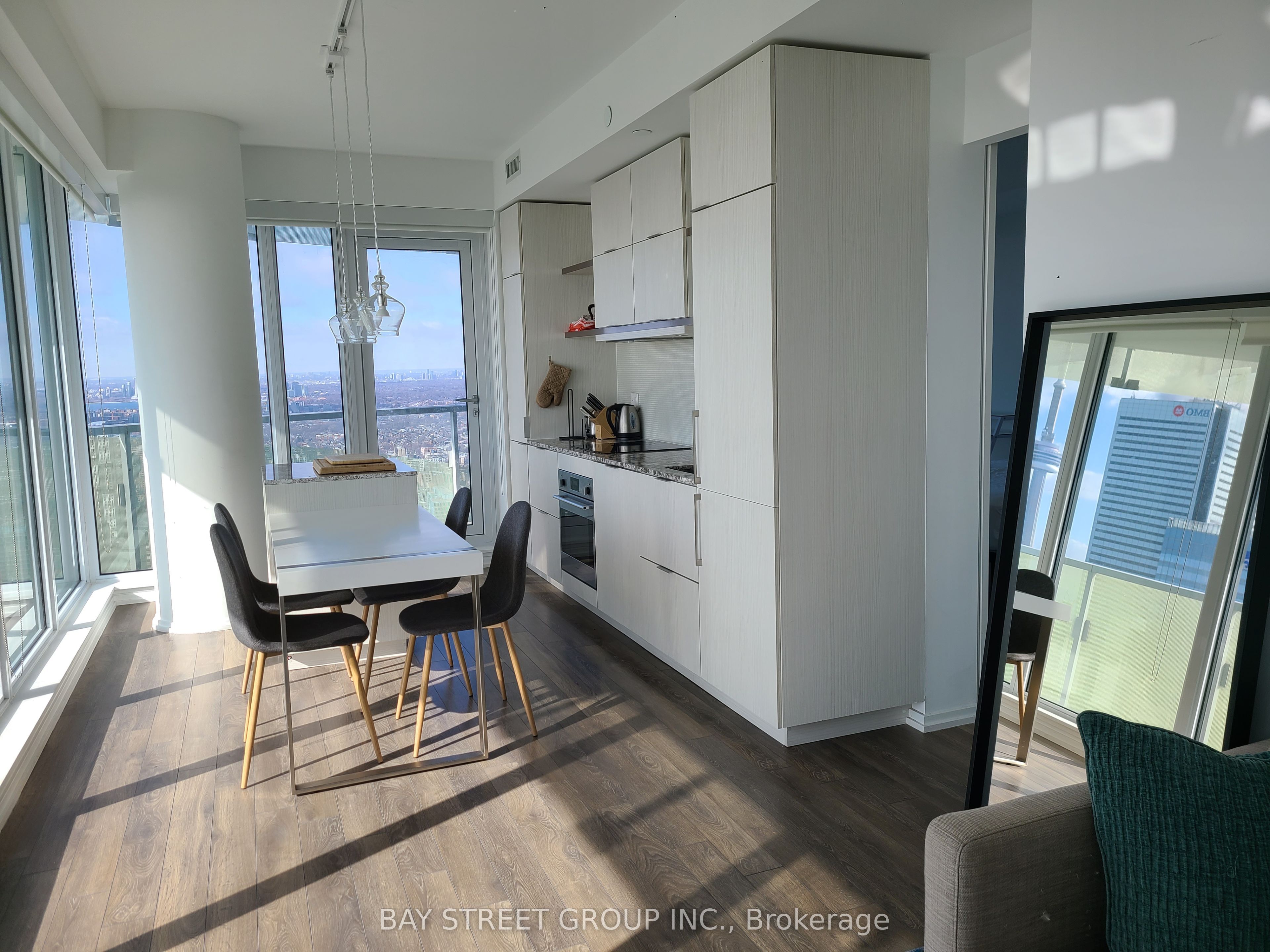 197 Yonge Street 5709, Toronto, ON M5B 0C1 photo 4