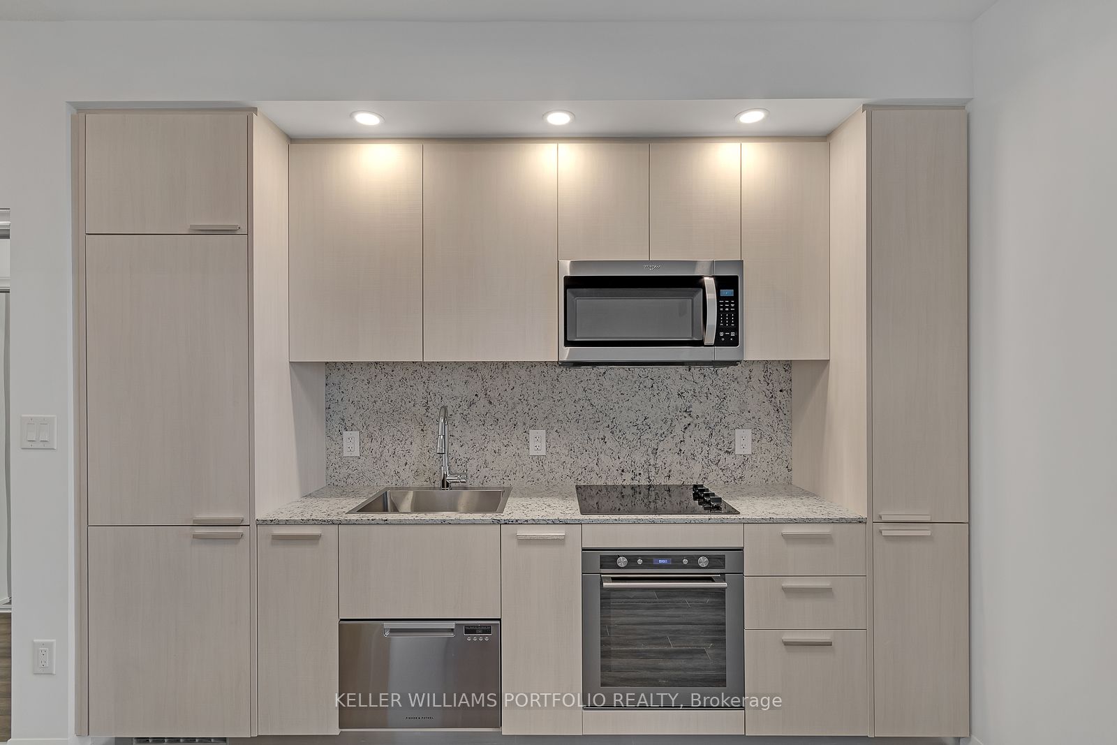 75 Canterbury Place 608, Toronto, ON M2N 0L2 photo 4