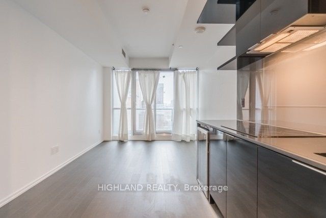 70 Temperance Street 1404, Toronto, ON M5H 4E8 photo 2