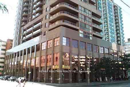 736 Bay Street 2106, Toronto, ON M5G 2M4