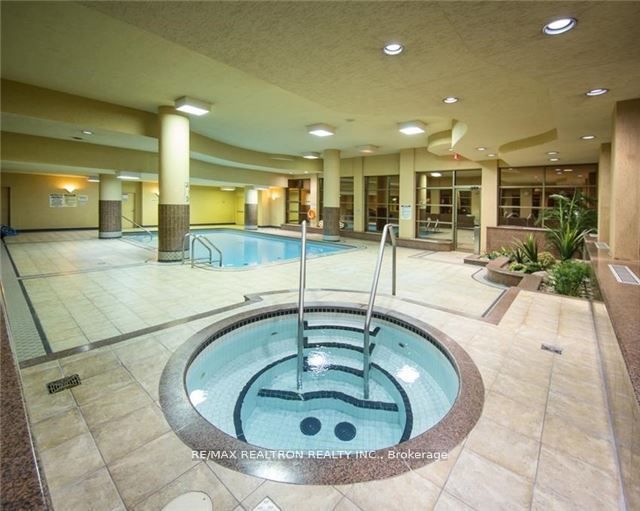 736 Bay Street 2106, Toronto, ON M5G 2M4 photo 4