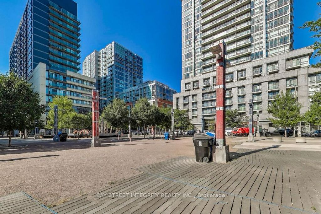 36 Lisgar Street 602W, Toronto, ON M6J 0C7 photo 4