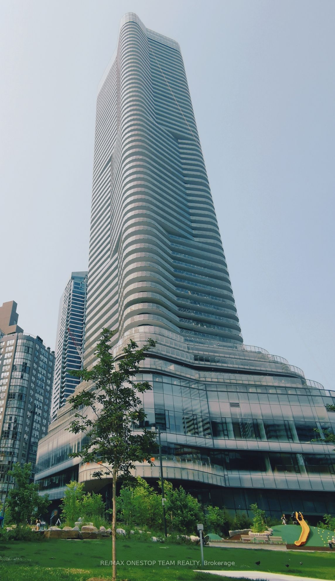 11 Wellesley Street W 6013, Toronto, ON M4Y 0G4 photo 3
