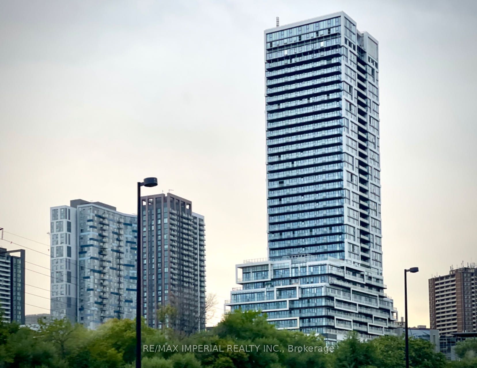 5 Defries Street 1009, Toronto, ON M5A 3R4