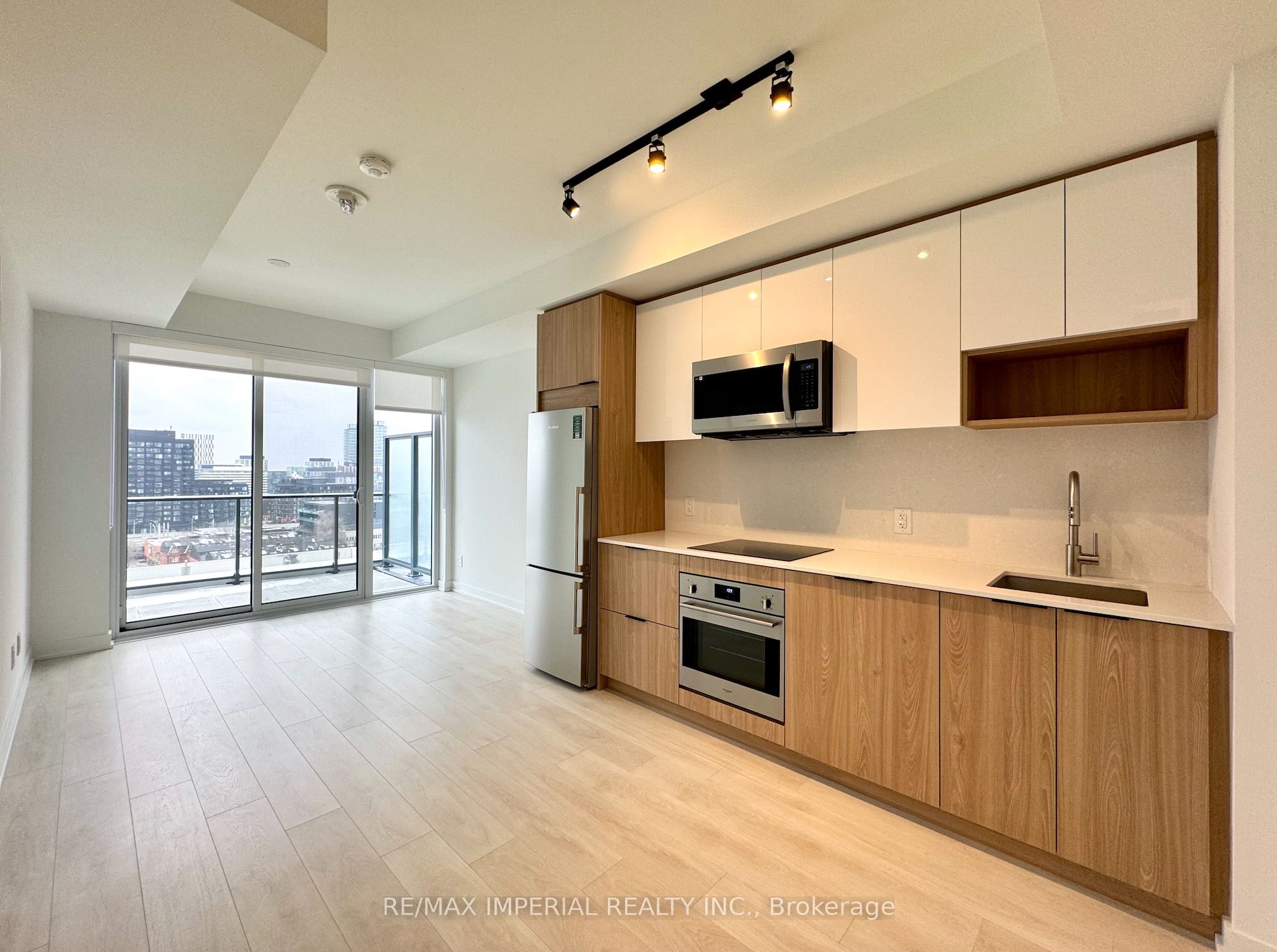5 Defries Street 1009, Toronto, ON M5A 3R4 photo 4