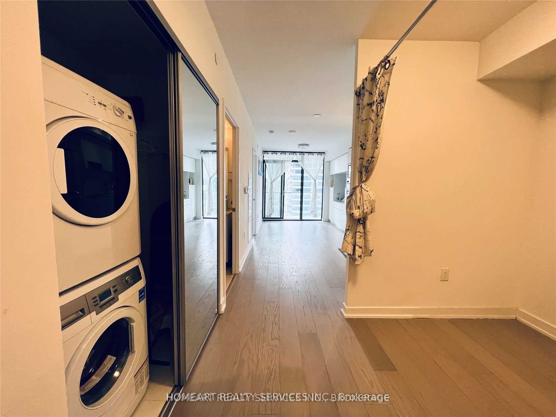 11 Wellesley Street W 1309, Toronto, ON M4Y 0G4 photo 2
