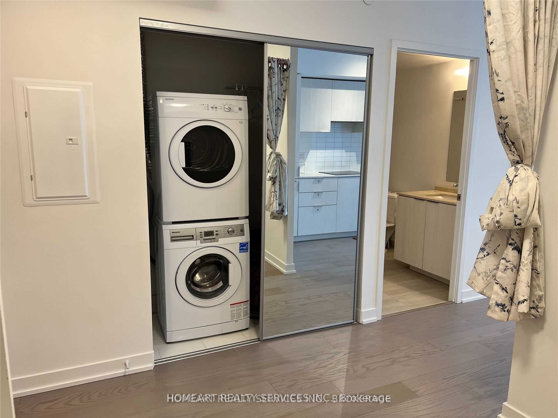 11 Wellesley Street W 1309, Toronto, ON M4Y 0G4 photo 3
