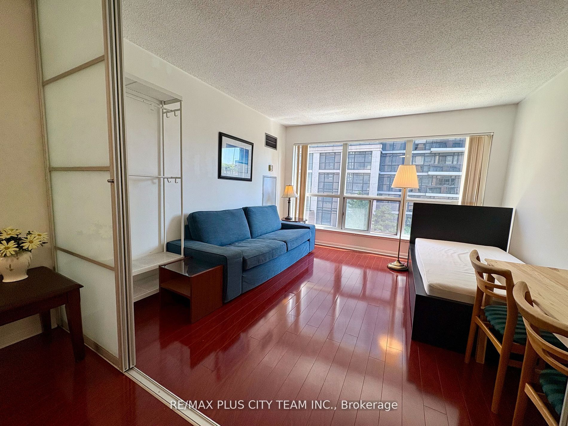 7 Carlton Street 401, Toronto, ON M5B 2M3 photo 2