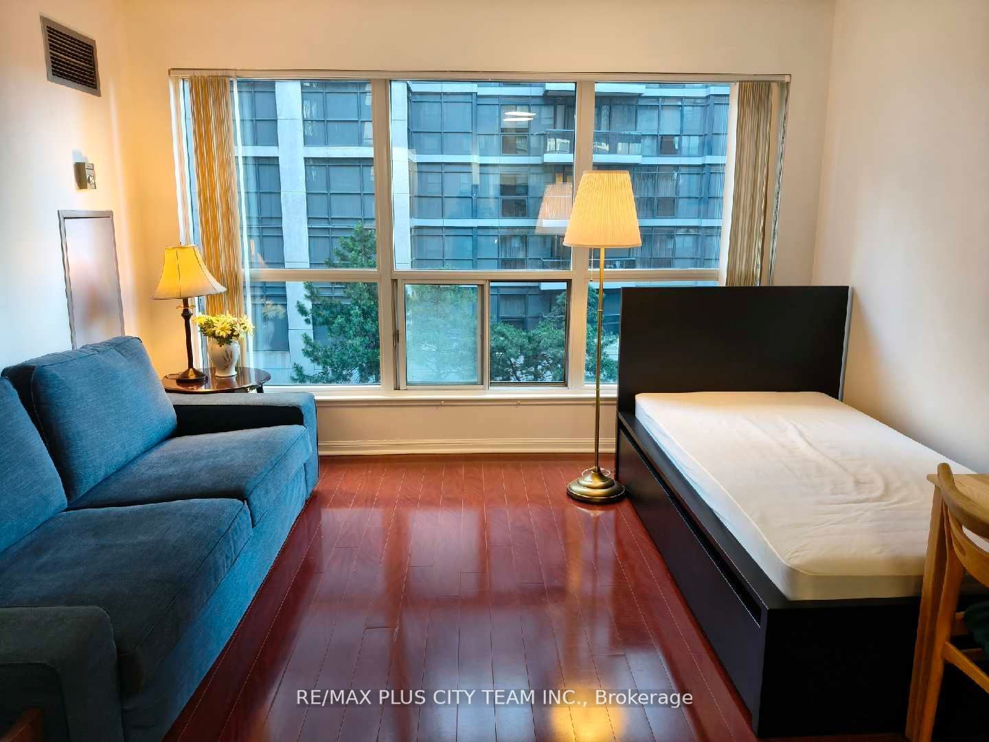 7 Carlton Street 401, Toronto, ON M5B 2M3 photo 3