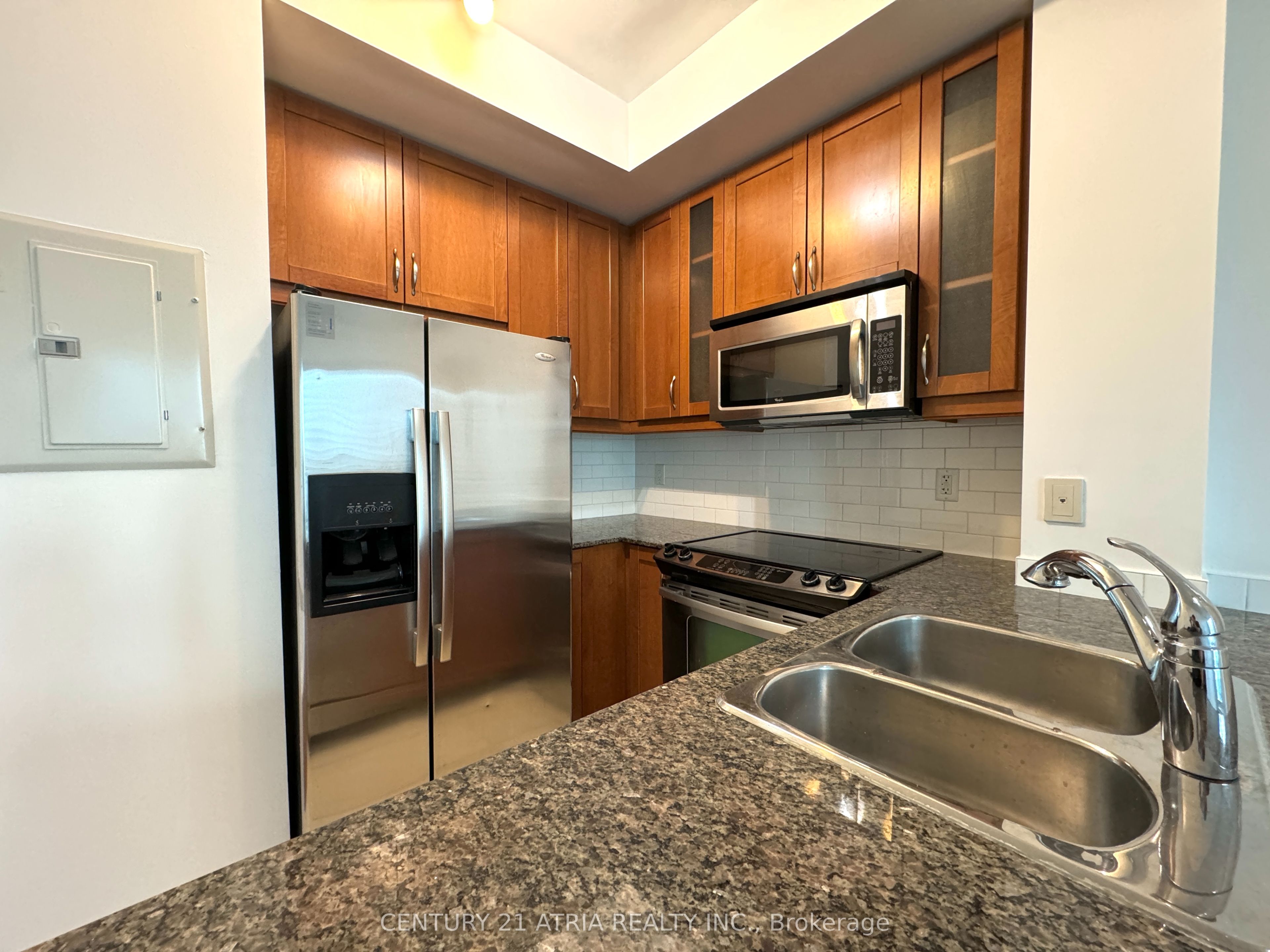 18 Holmes Avenue 1006, Toronto, ON M2N 0E1 photo 3