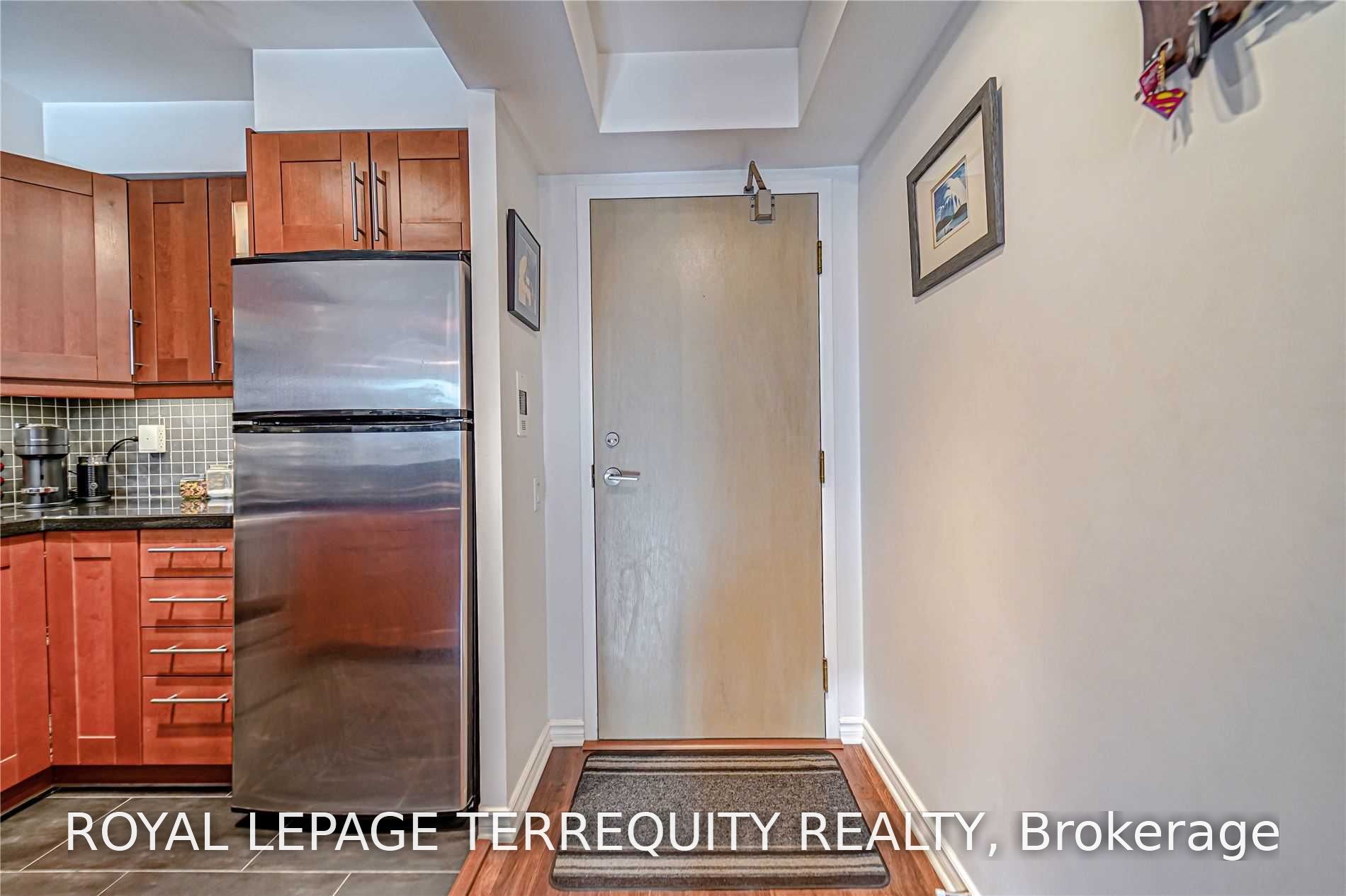 942 Yonge Street 319, Toronto, ON M4W 3S8 photo 3