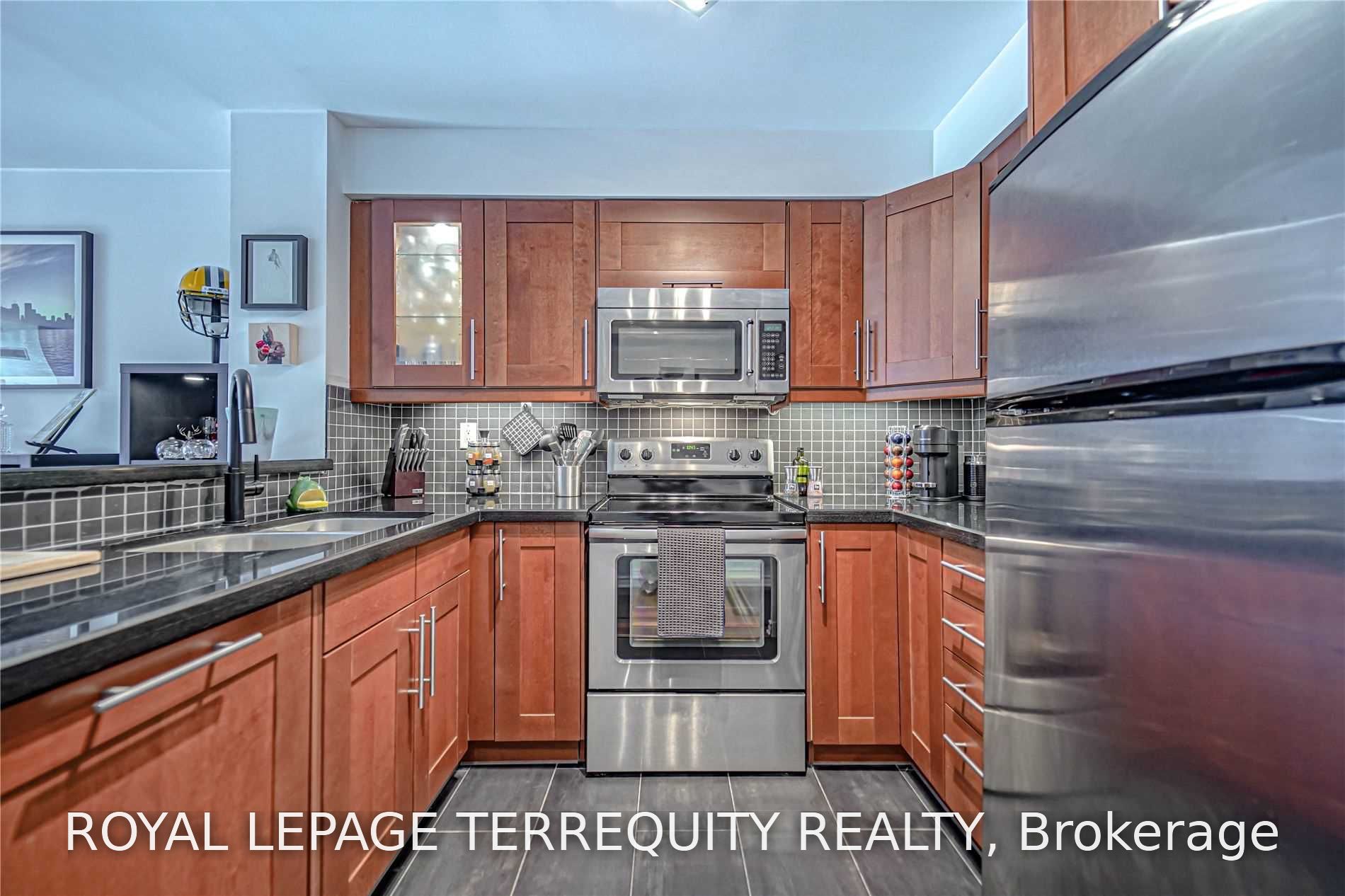 942 Yonge Street 319, Toronto, ON M4W 3S8 photo 4