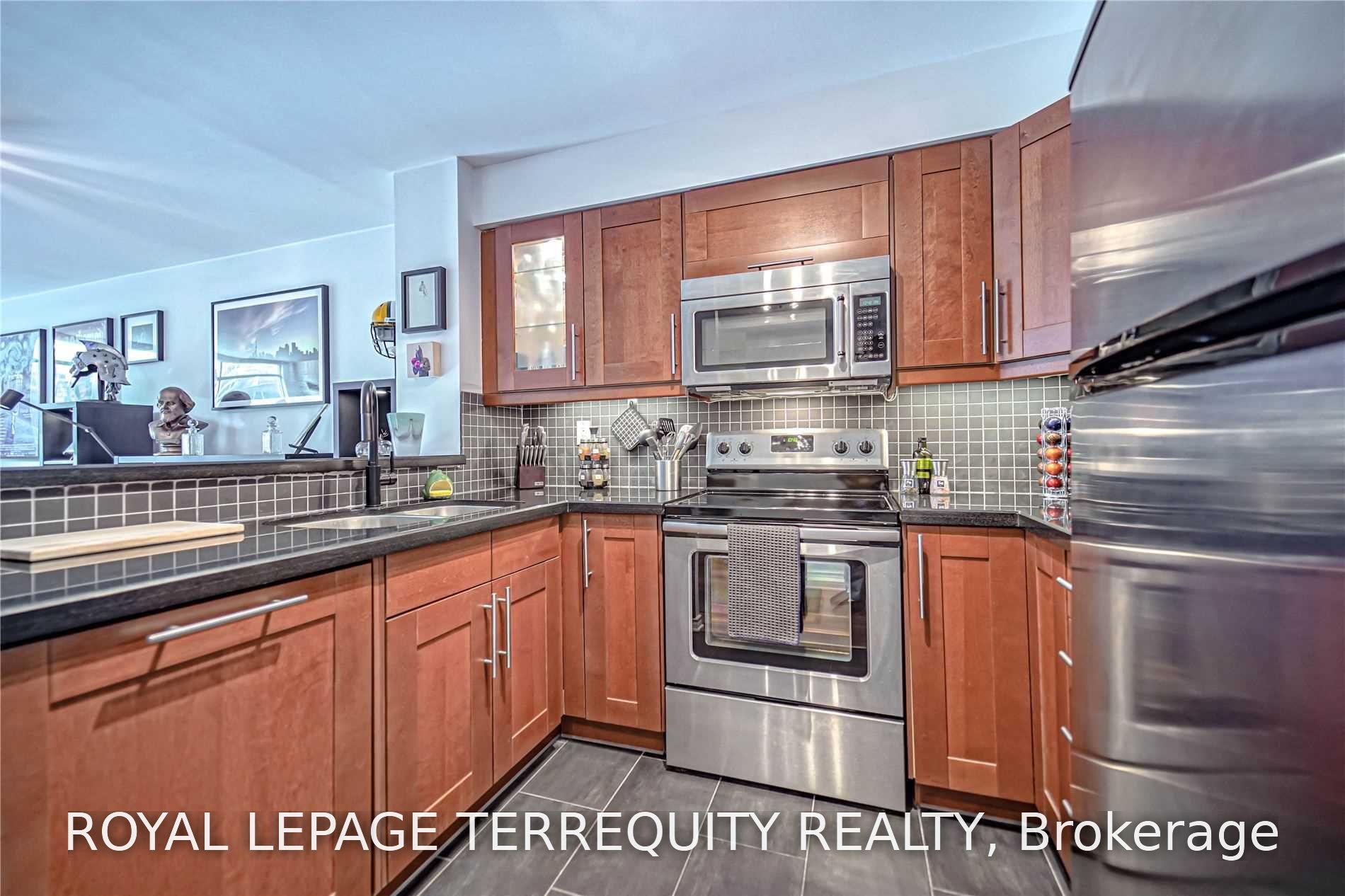942 Yonge Street 319, Toronto, ON M4W 3S8 photo 5