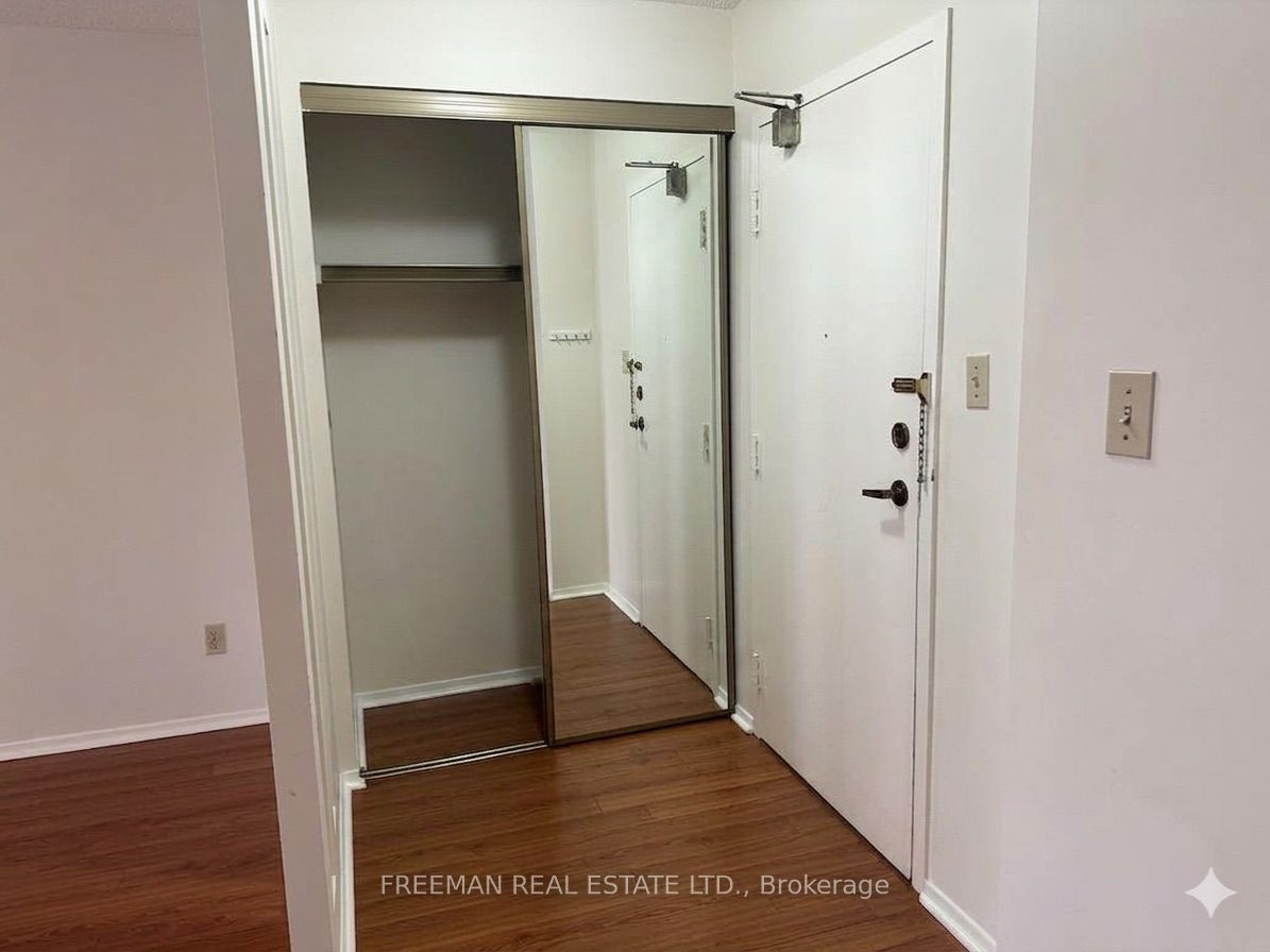 633 Bay Street 1021, Toronto, ON M5G 2G4 photo 2
