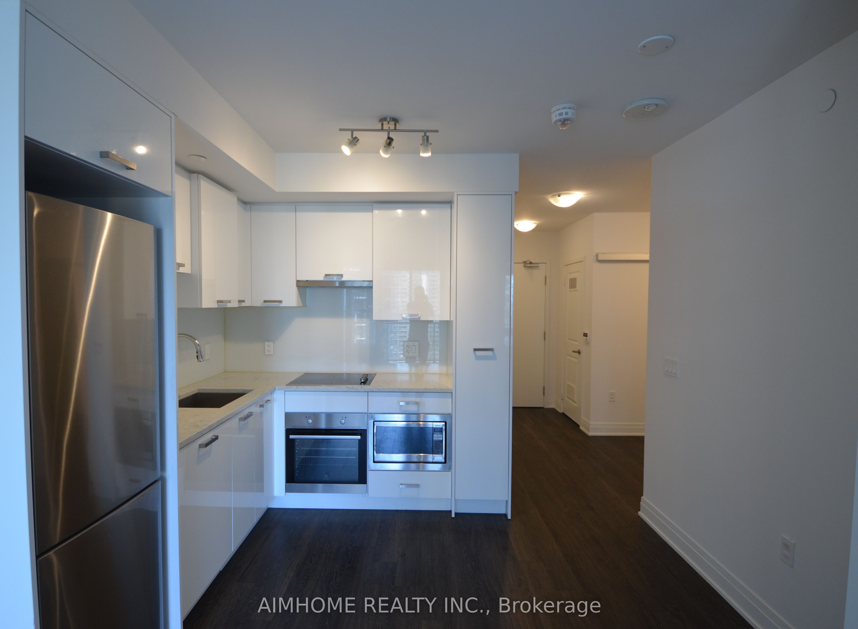 99 Broadway Avenue 2202, Toronto, ON M4P 0E3