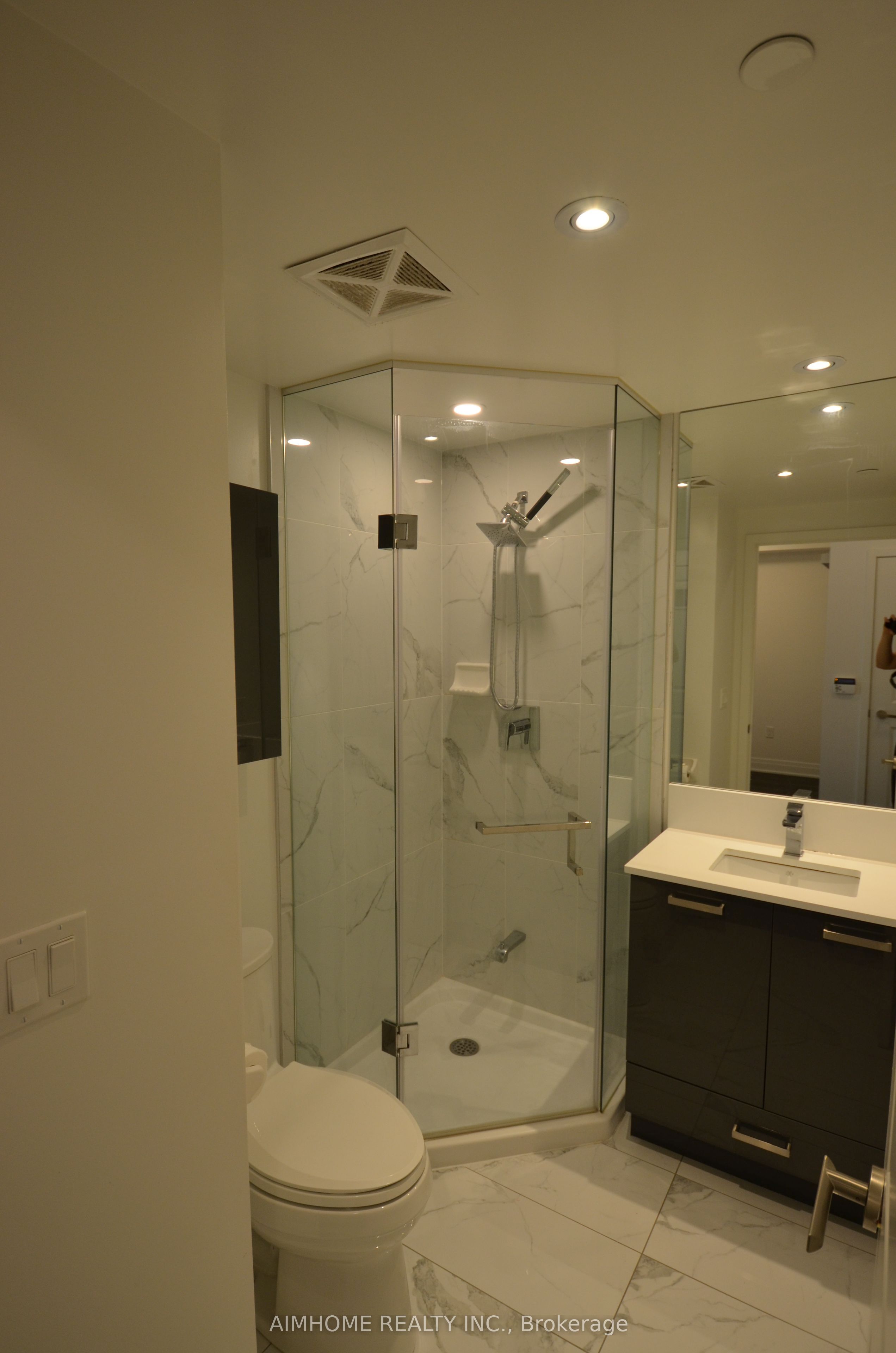 99 Broadway Avenue 2202, Toronto, ON M4P 0E3 photo 4