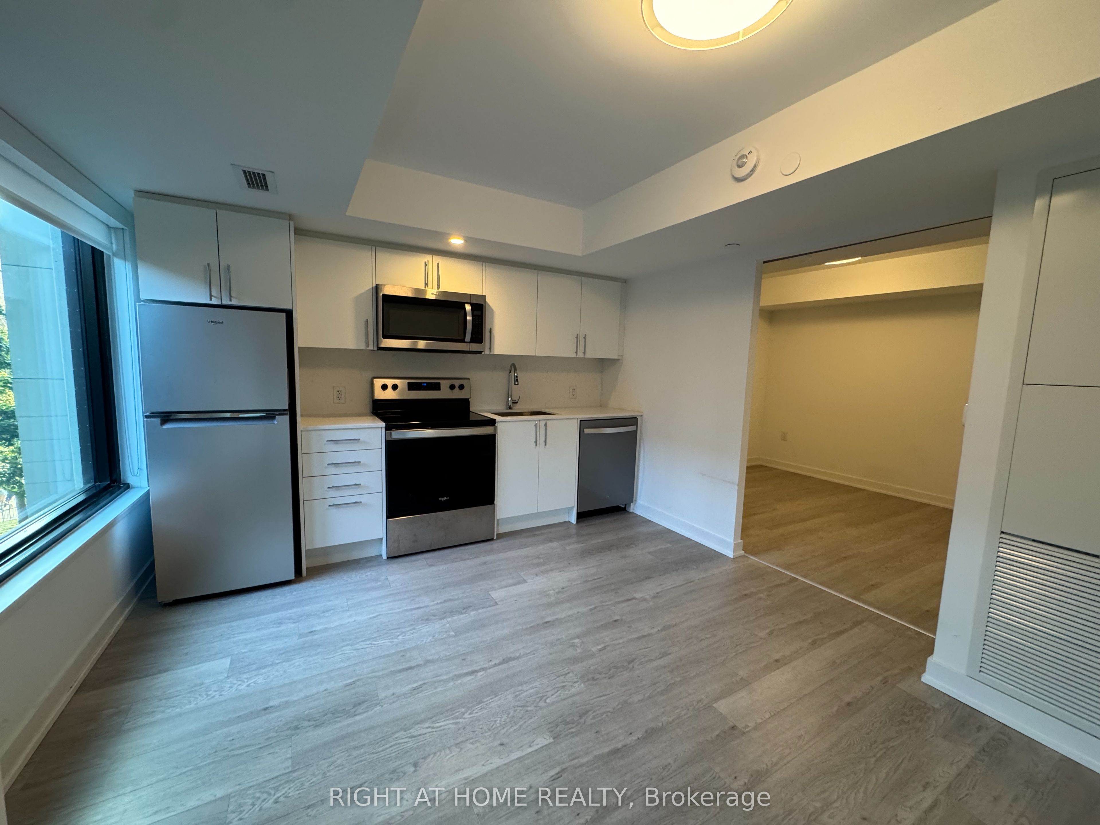 3 Strathgowan Avenue 326, Toronto, ON M4N 1B8 photo 3
