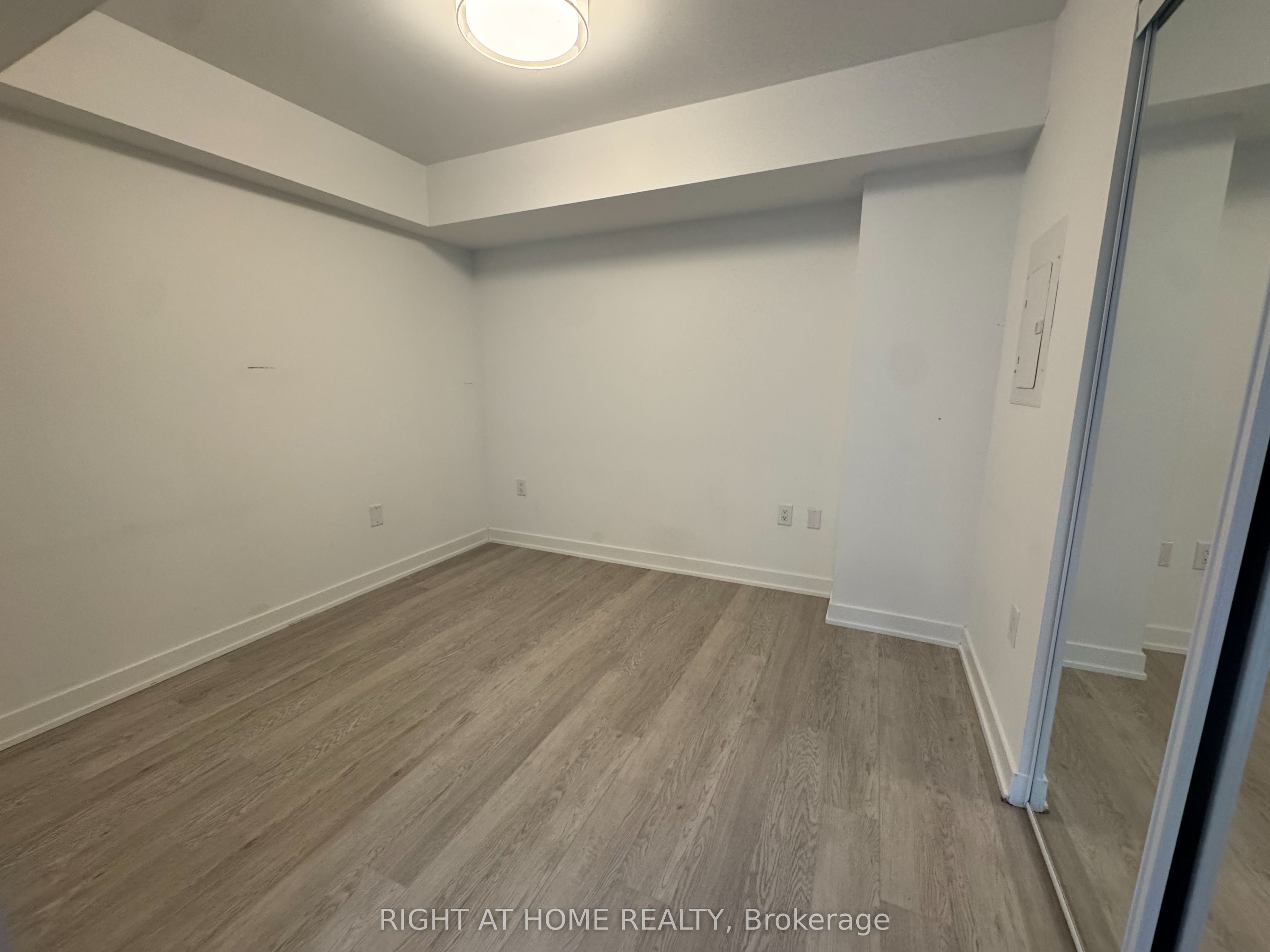 3 Strathgowan Avenue 326, Toronto, ON M4N 1B8 photo 4