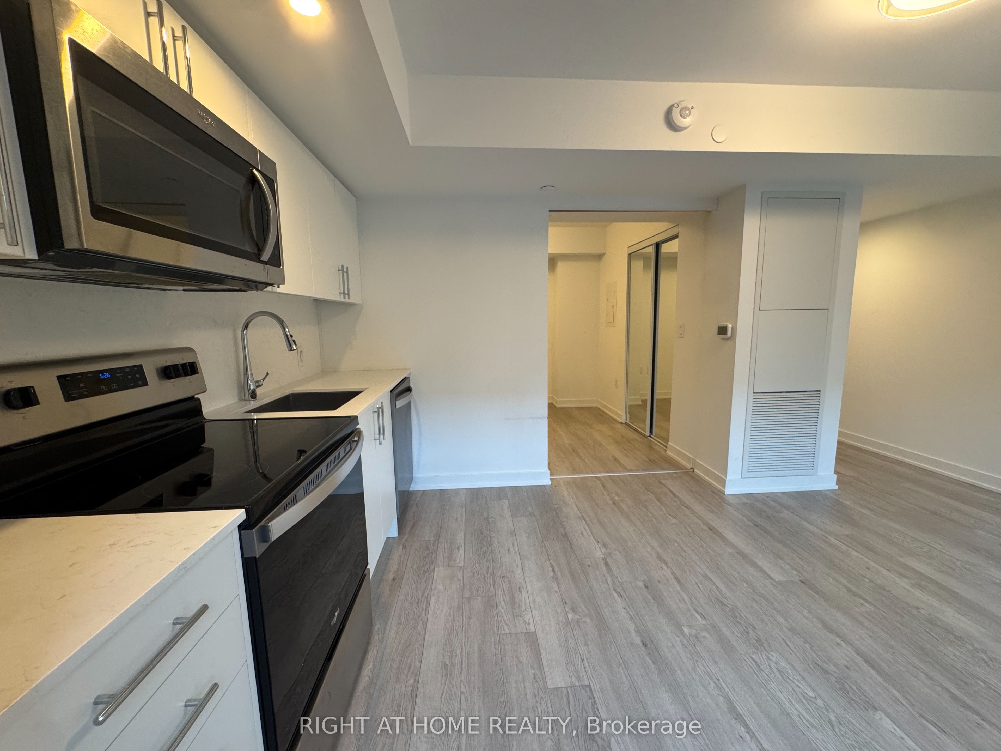 3 Strathgowan Avenue 326, Toronto, ON M4N 1B8 photo 5