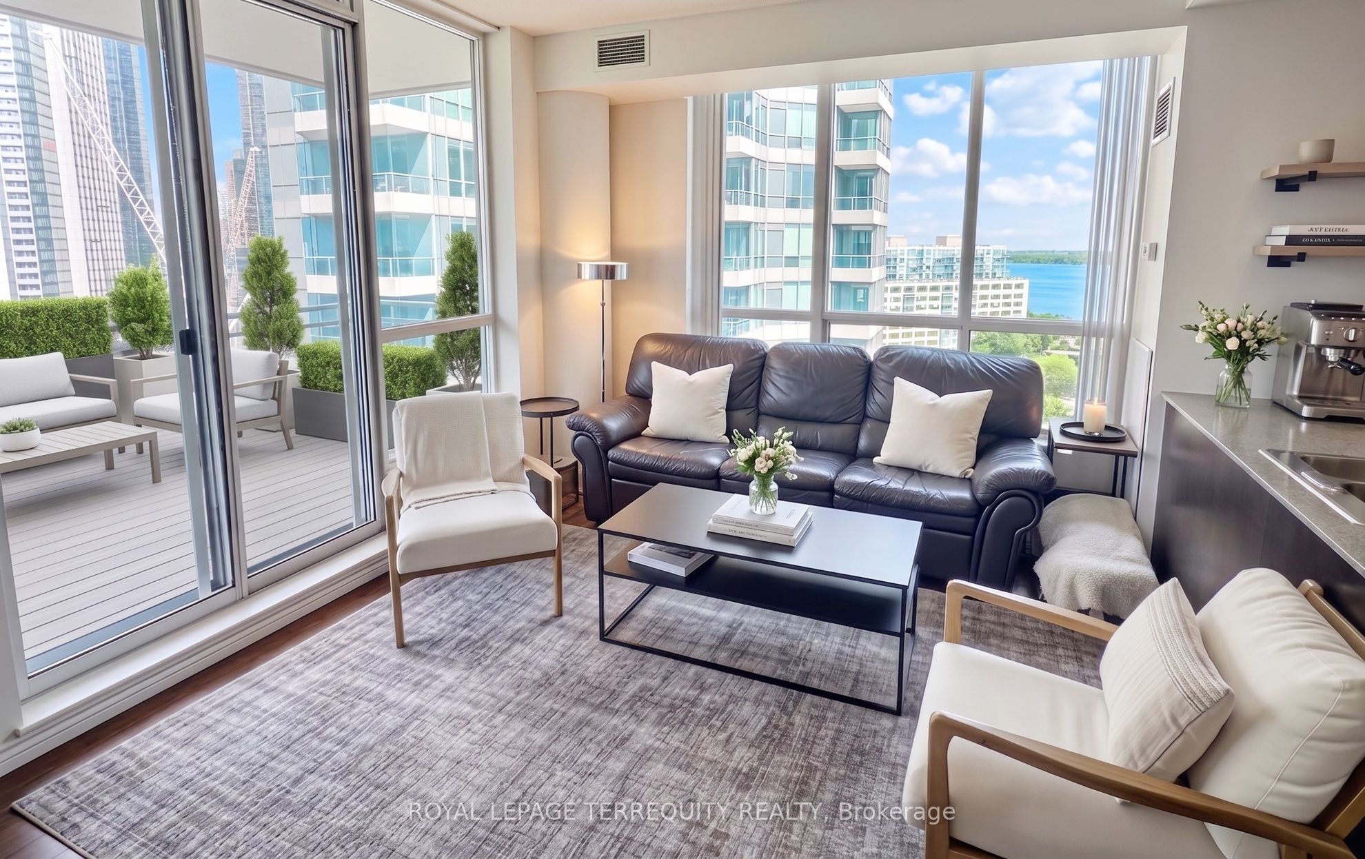 230 Queens Quay W 1812, Toronto, ON M5J 2Y7 photo 2