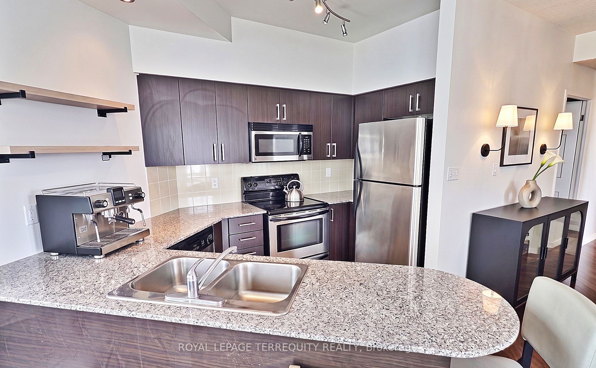 230 Queens Quay W 1812, Toronto, ON M5J 2Y7 photo 4