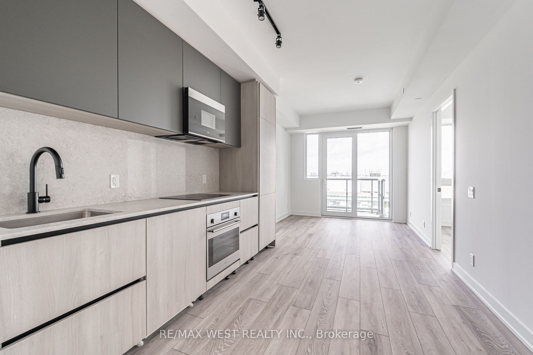 108 Peter Street 2601, Toronto, ON M5V 2G7