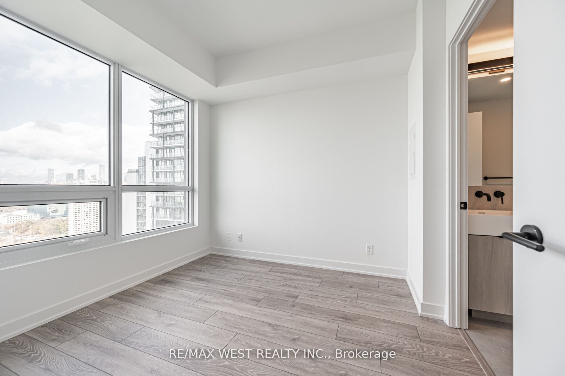 108 Peter Street 2601, Toronto, ON M5V 2G7 photo 3