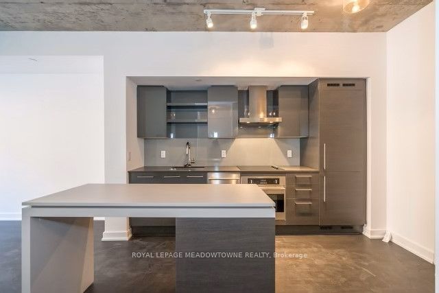 1030 King Street W 303, Toronto, ON M6K 0B4 photo 3
