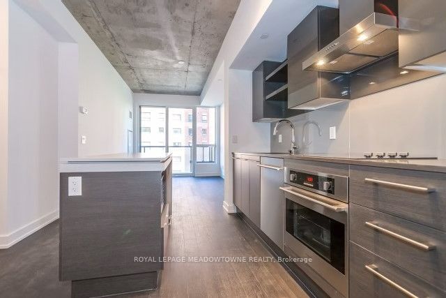 1030 King Street W 303, Toronto, ON M6K 0B4 photo 4