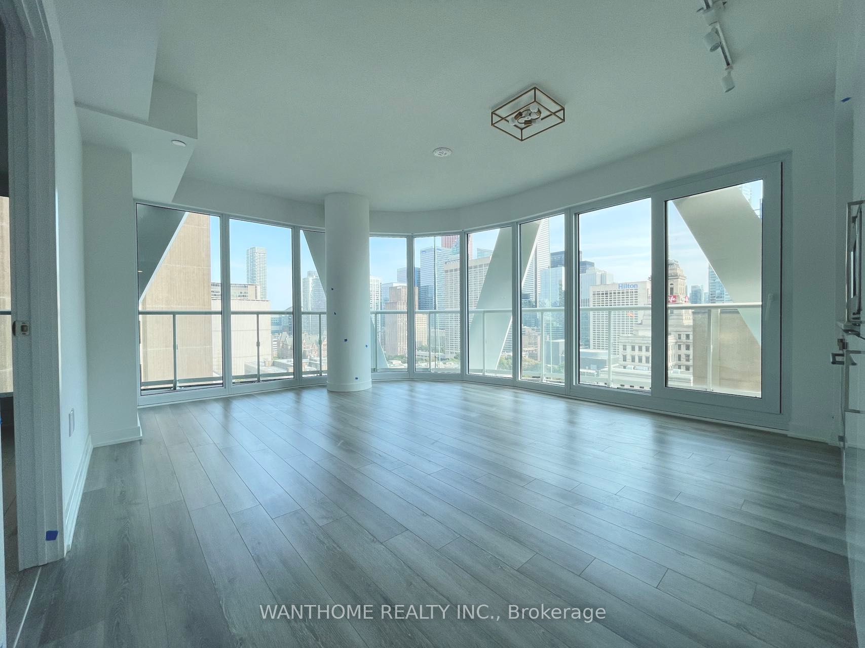 230 Simcoe Street 1730, Toronto, ON M5T 1T4
