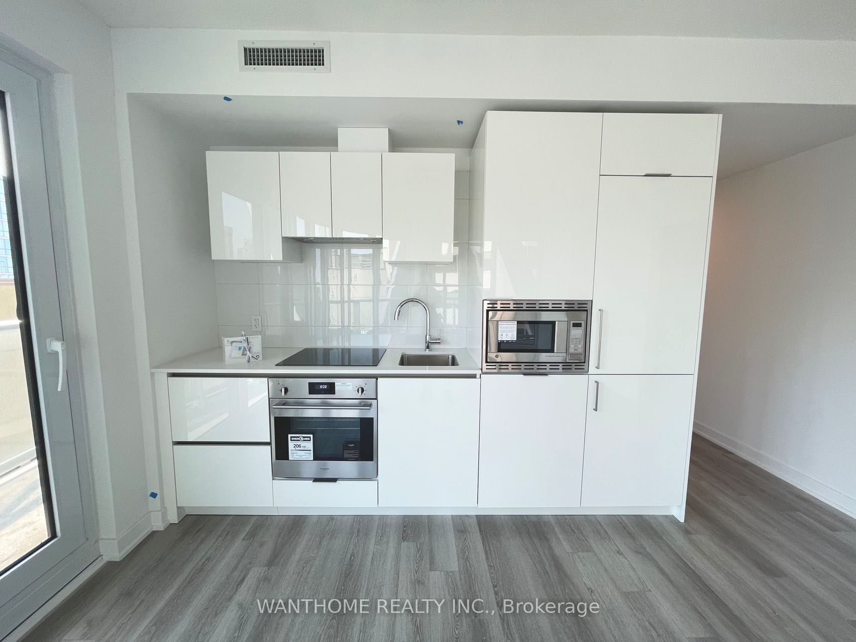 230 Simcoe Street 1730, Toronto, ON M5T 1T4 photo 3