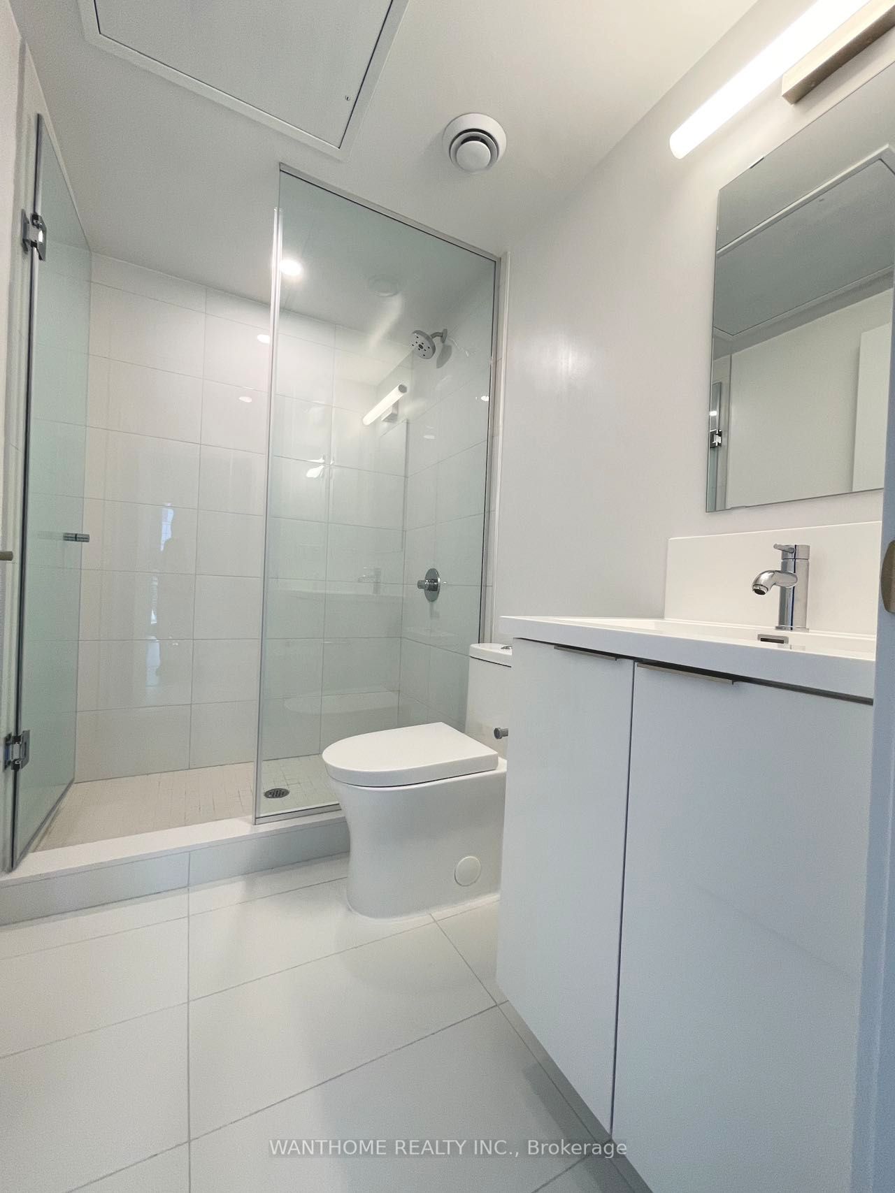 230 Simcoe Street 1730, Toronto, ON M5T 1T4 photo 4