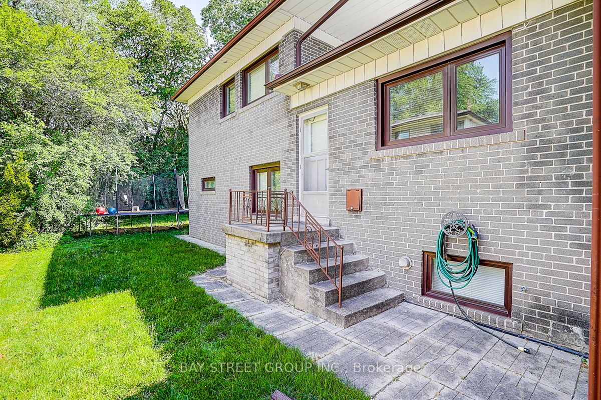 336 Betty Ann Drive, Toronto, ON M2R 1B3 photo 4
