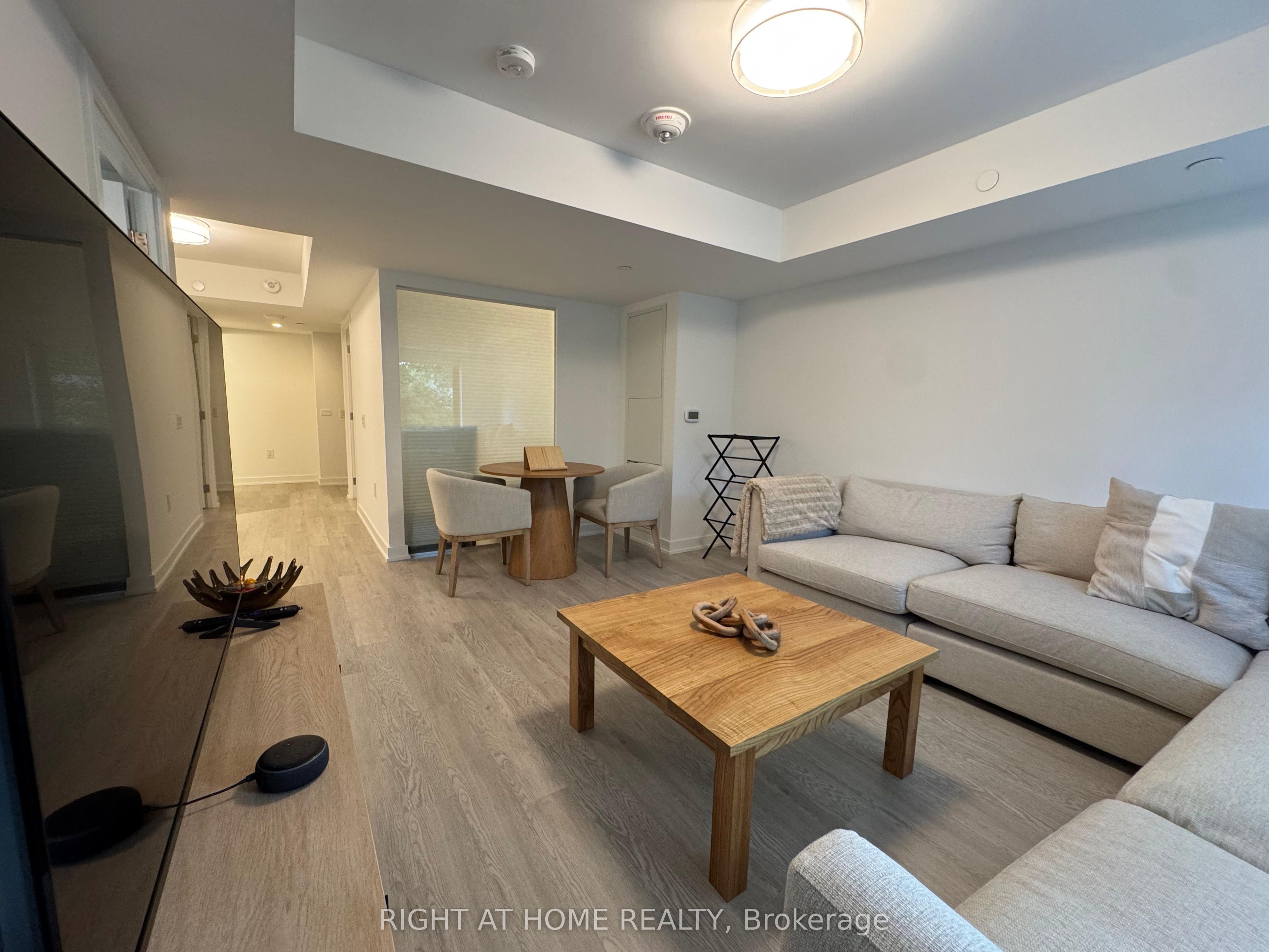 3 Strathgowan Avenue 318, Toronto, ON M4N 1B8 photo 5