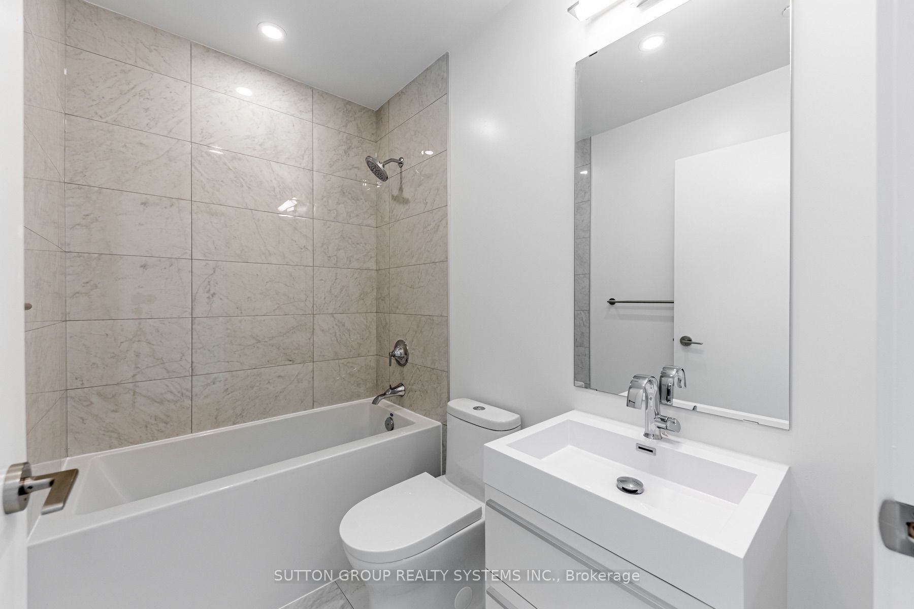 39 Roehampton Avenue, Toronto, ON M4P 0G1 photo 3