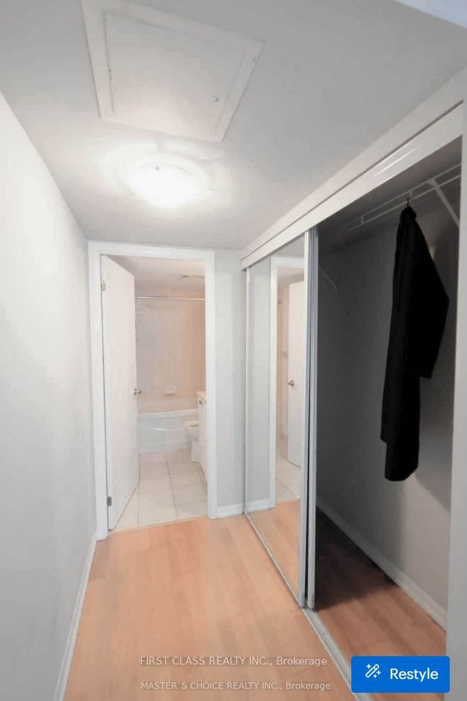 37 Grosvenor Street 709, Toronto, ON M4Y 3G5 photo 4