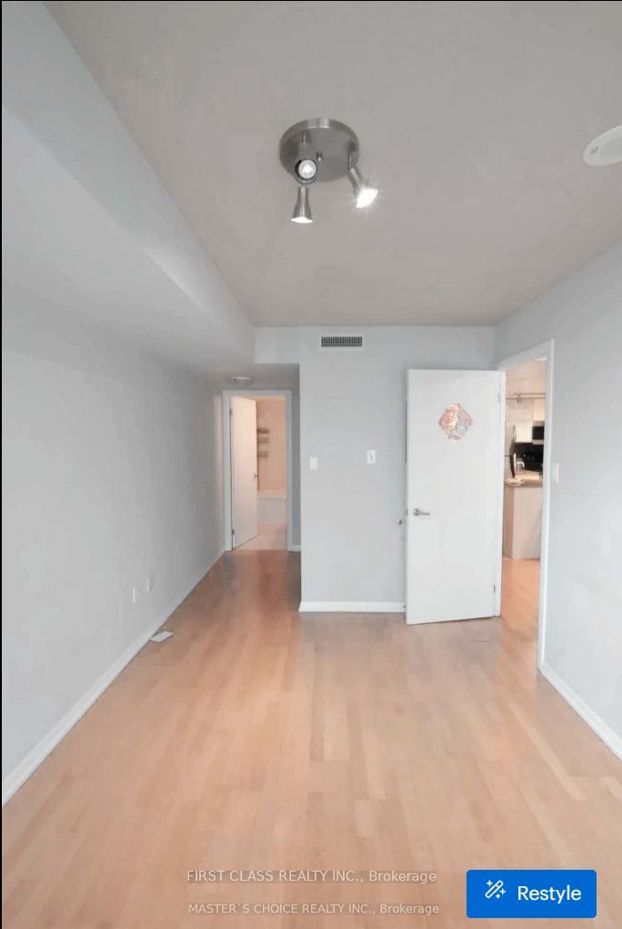 37 Grosvenor Street 709, Toronto, ON M4Y 3G5 photo 5