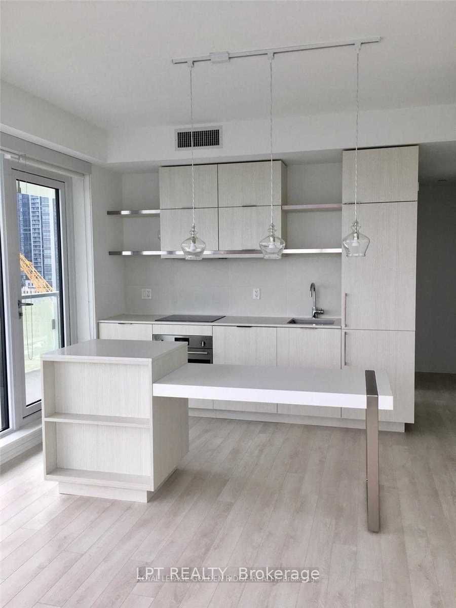 197 Yonge Street 2505, Toronto, ON M5B 0C1 photo 2