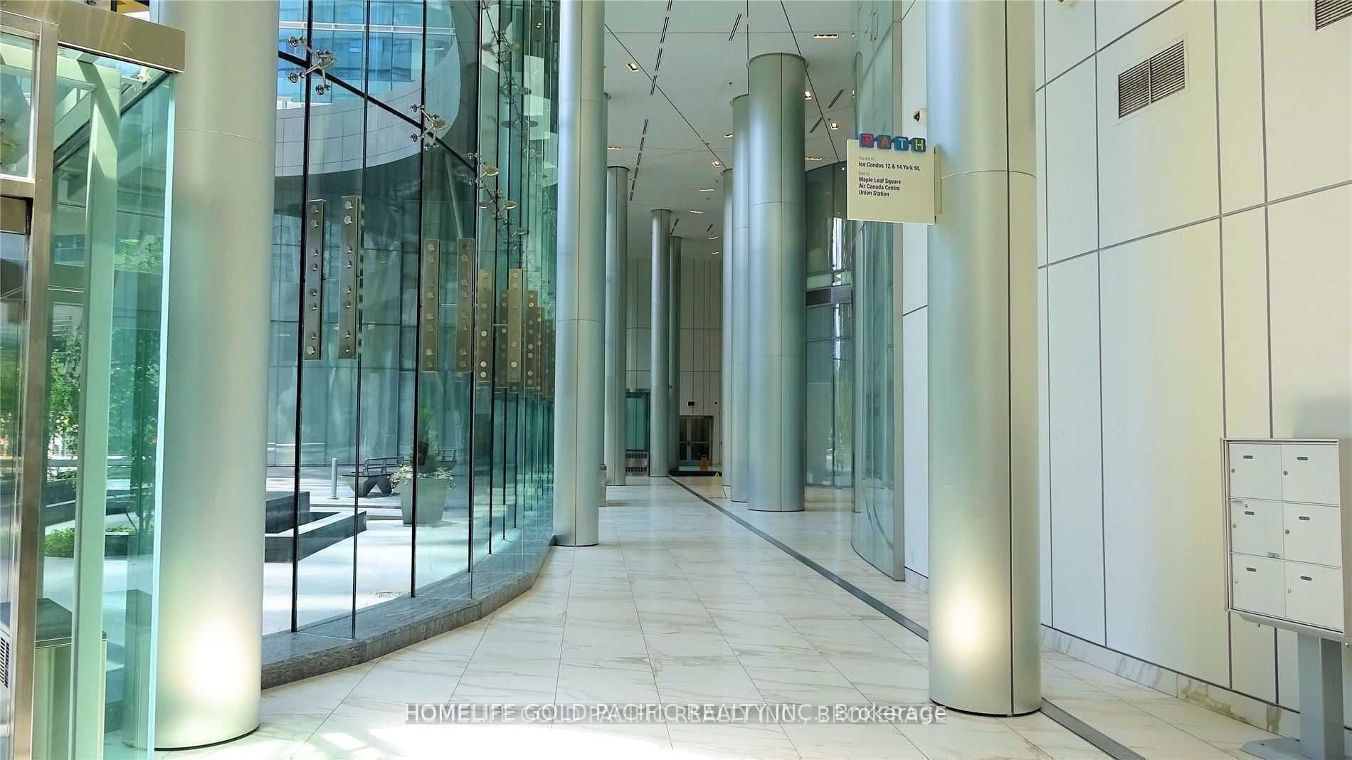 14 York Street 5301, Toronto, ON M5J 2Z2 photo 4