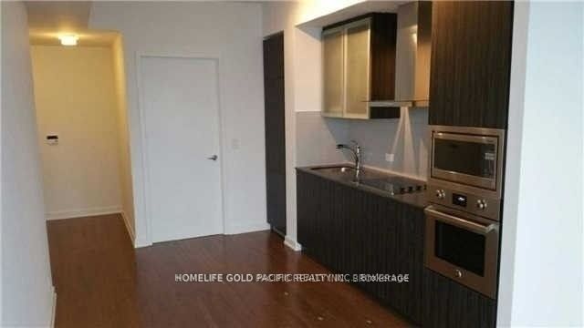 14 York Street 5301, Toronto, ON M5J 2Z2 photo 5
