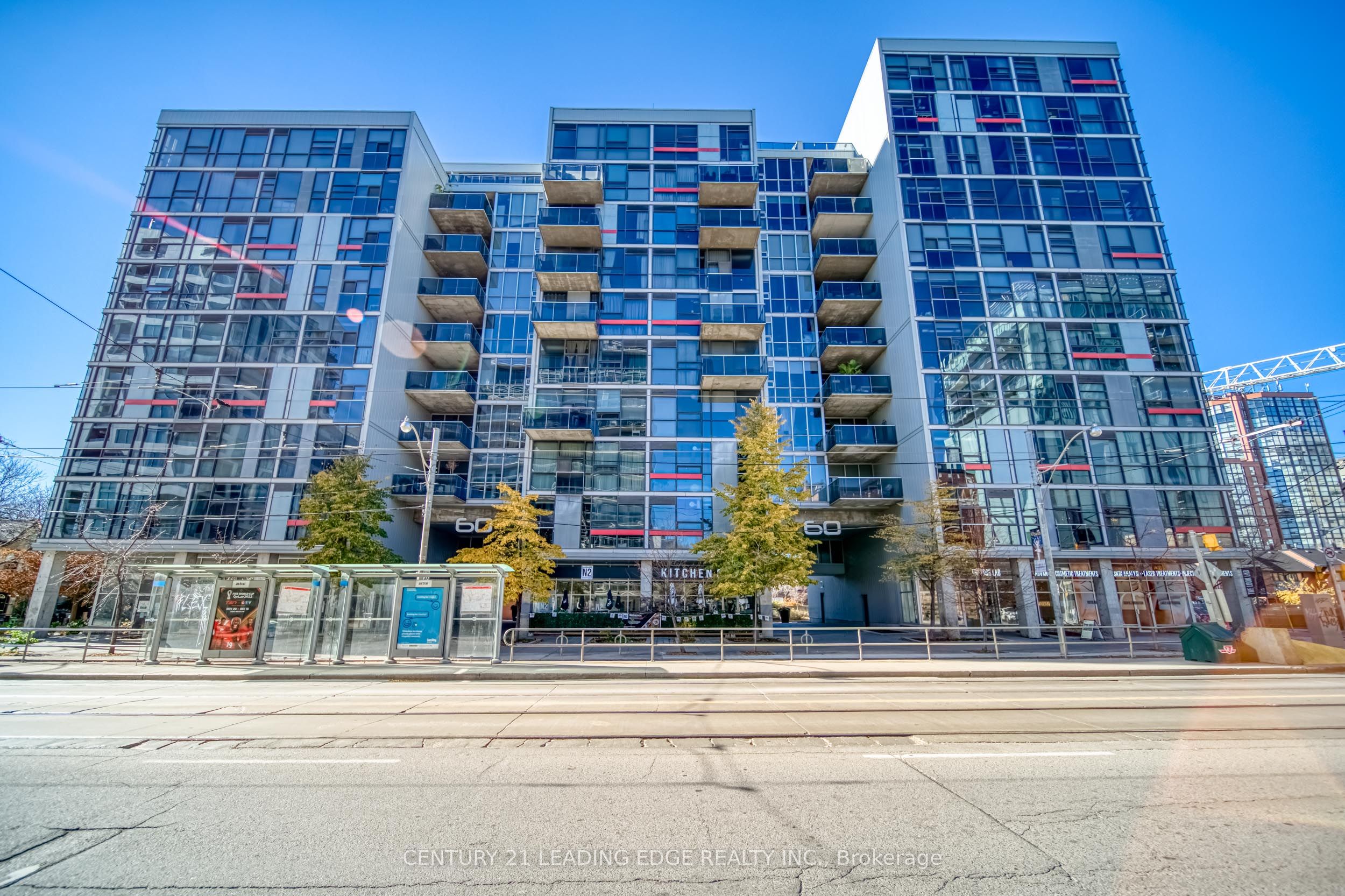 60 Bathurst Street 306, Toronto, ON M5V 2P4