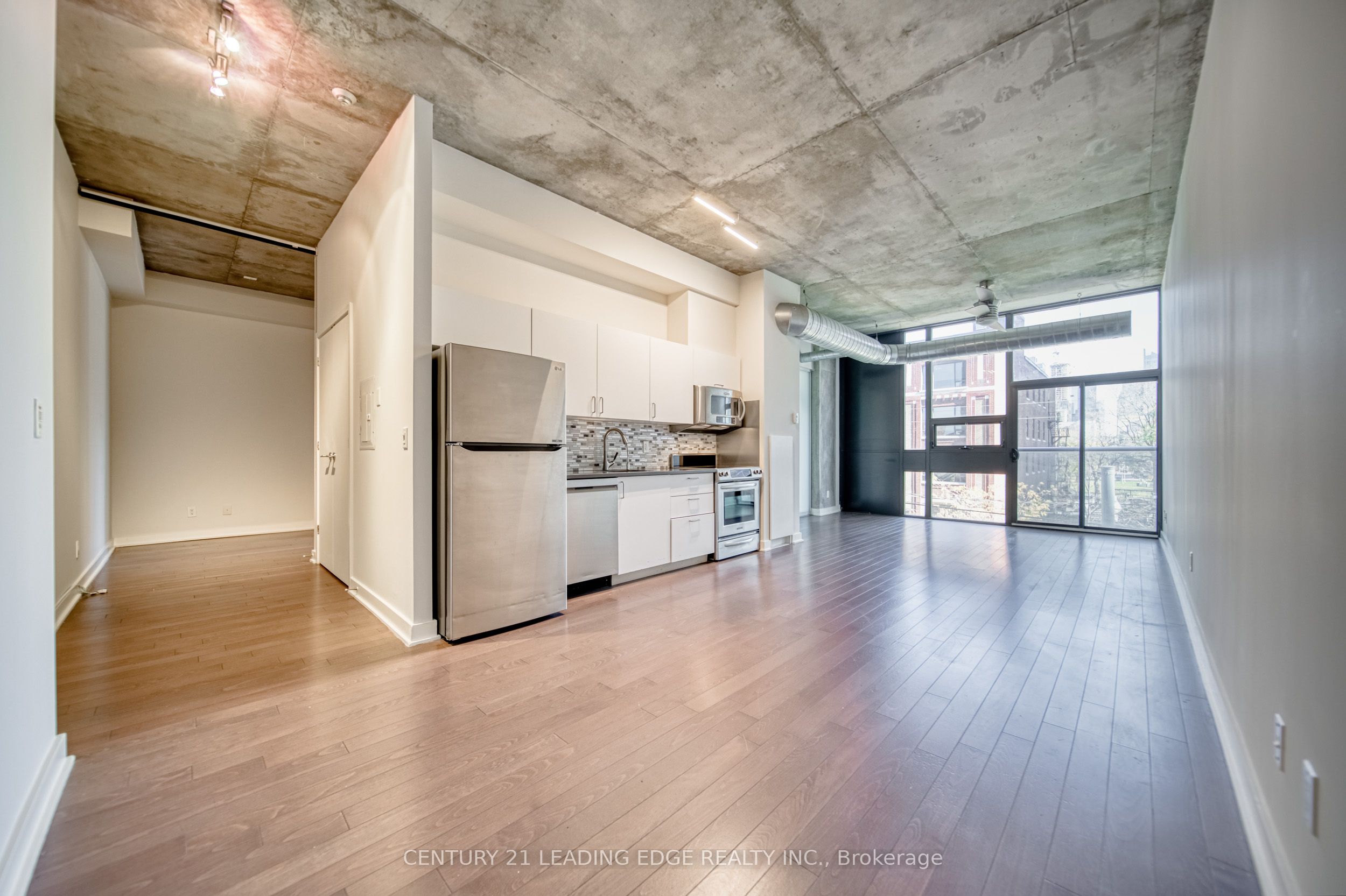 60 Bathurst Street 306, Toronto, ON M5V 2P4 photo 3