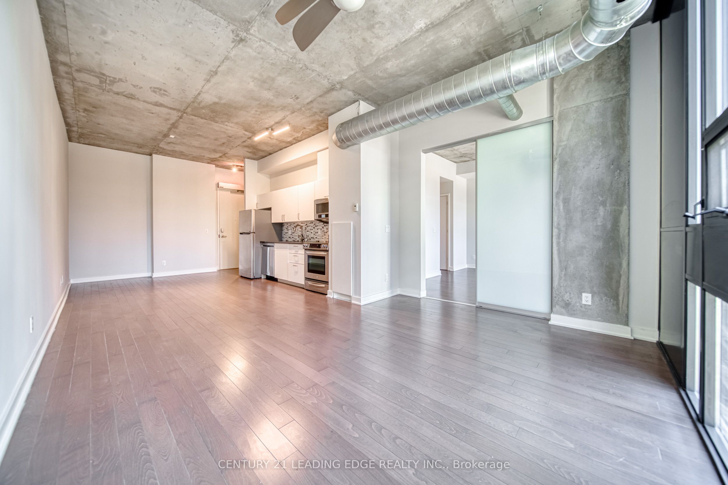 60 Bathurst Street 306, Toronto, ON M5V 2P4 photo 5