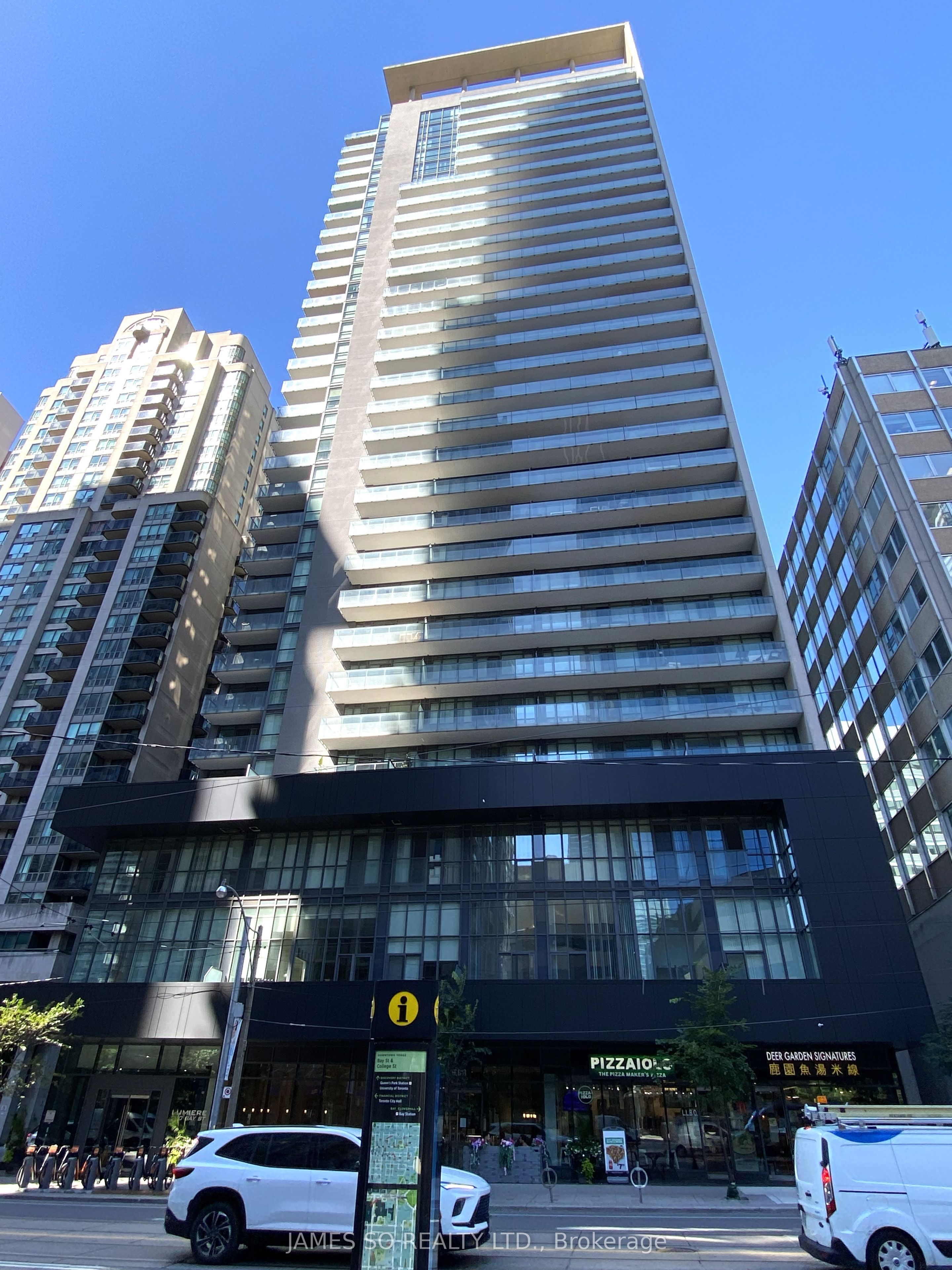 770 Bay Street 2104, Toronto, ON M5G 0A6 photo 2
