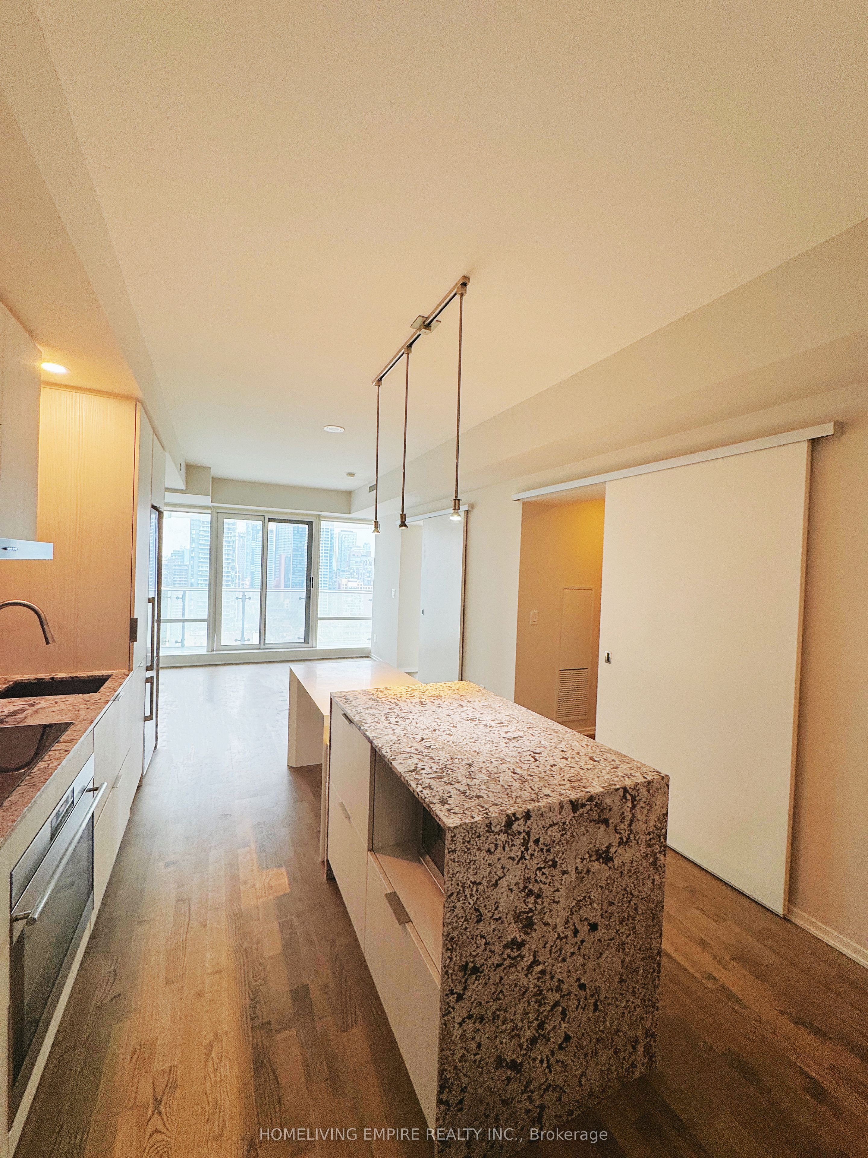 1 Bloor Street E 1606, Toronto, ON M4W 0A8 photo 4