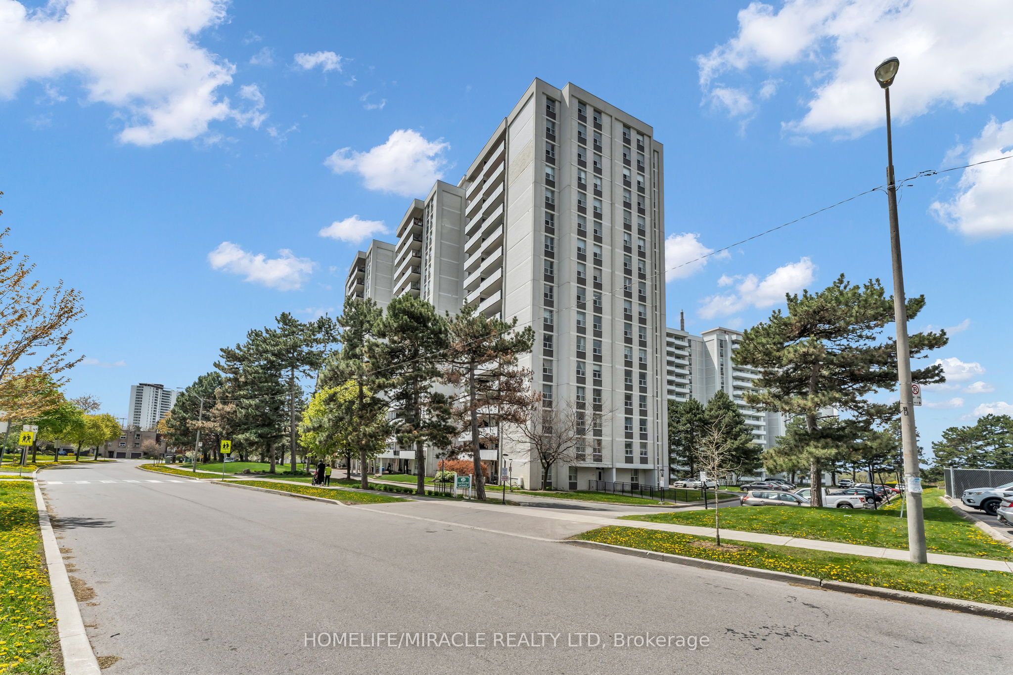 20 Forest Manor Road 1611, Toronto, ON M2J 1M2