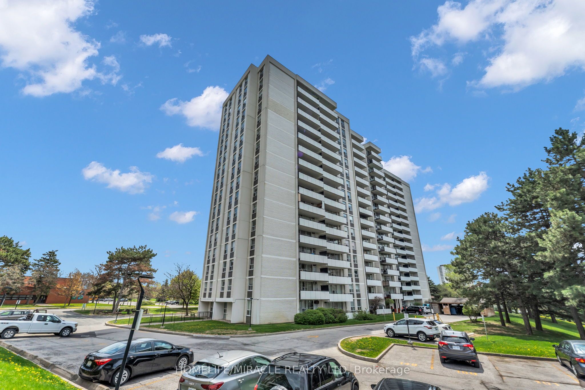 20 Forest Manor Road 1611, Toronto, ON M2J 1M2 photo 2