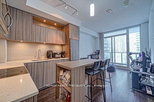 50 Forest Manor Road 1007, Toronto, ON M2J 1M6 photo 4